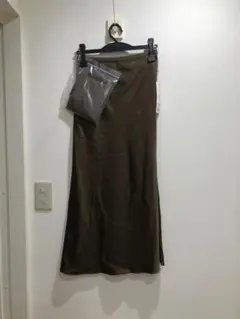 新品　ユニクロ サテンスカート スカート　Sサイズ UNIQLO サテン