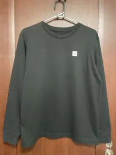 THE NORTH FACE ブラック長袖Tシャツ 小さめロゴ boysにも！
