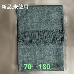 緑のフリンジ付きストール