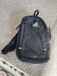 アディダス adidas ボディバッグ　ショルダーバッグ　ブラック　難あり