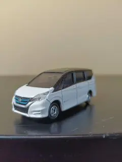 トミカ　日産　セレナ　e-power NO.52 絶版　廃盤　箱無しのサムネイル