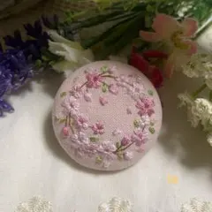 ハンドメイドくるみボタン刺繍ブローチ♡桜のリース