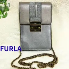 美品 FURLA スマホショルダー メタリックシルバー グリッター チェーン