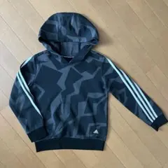 アディダス　フード付きパーカートレーナー　130サイズ