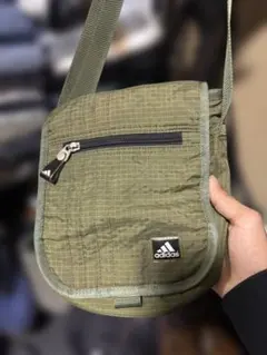 adidas ショルダーバッグ オリーブグリーン
