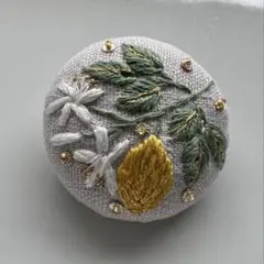 レモンの刺繍ブローチ