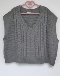 ケーブルニット ベスト