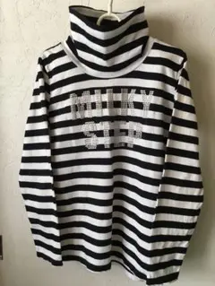 ルーズネックTシャツ