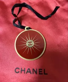 CHANEL 赤いチャーム 太陽デザイン　ノベルティのサムネイル