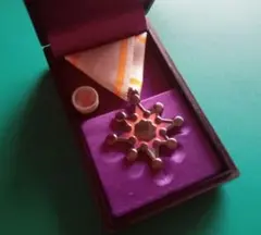 【美品・希少】勲五等瑞宝章 リボン婦人用 塗共箱・略綬付き Yahoo!オークション -「勲五等瑞宝章」の落札相場・落札価格