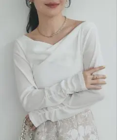 La boutique BonBon ドレープネックプルオーバー オフホワイトのサムネイル