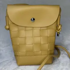 【新品未使用】イエロー 編み込みデザイン スマホショルダーバッグ