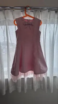 ピンク リボン付き フレアドレス