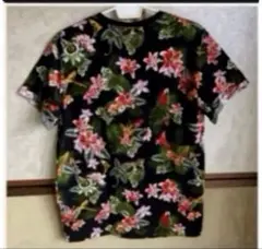 H&M 黒地にカラフルな花柄の半袖Tシャツ　L カジュアルスタイルに最適。