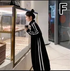 サイドライン　ワンピース　スポーティー　黒　トラックジャケット　ハーフジップ