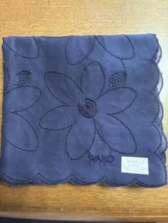 WAKO 銀座和光 花柄刺繍 ハンカチ ネイビーのサムネイル