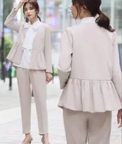 グレイッシュベージュ ペプラムスーツセット