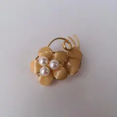 花形真珠ブローチ