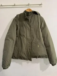 オリーブ色 フード付きダウンジャケット
