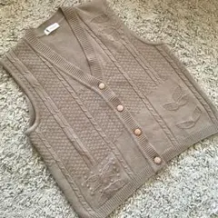 ベージュ 編み込み模様 ニットベスト 日本製