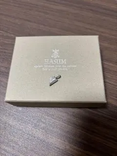 TUWAKRIM イニシャルピアス J ゴールド レターピアス - メルカリ