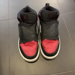Nike Jordan ブラック ハイカットスニーカー