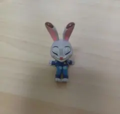 ズートピア　ジュディのフィギュア