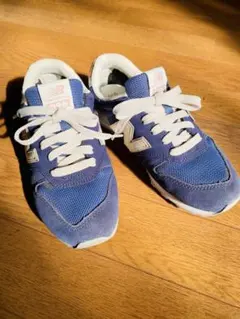 New Balance ネイビー スニーカー　23