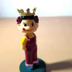 ペコちゃん フィギュア 王冠 ミニチュアペコちゃんミュージアム