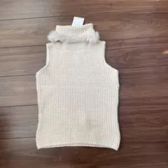 タートルネック　ファー付ニットベスト