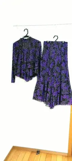 社交ダンス衣装パープル花柄スパンコール　セットアップ　Dio　美品ゆったりめ