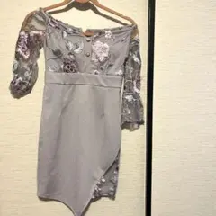 オフショルダー花柄刺繍タイトドレス　キャバドレス