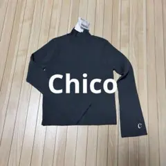 Chico 袖刺繍ハイネックリブニット