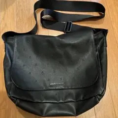 ARMANI EXCHANGE ブラックショルダーバッグ