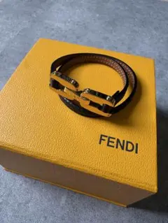 FENDI Logo Leather Bracelet Gold Blackのサムネイル