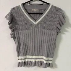axes femme ポエティック　Vネックニットベスト　フリル　グレーのサムネイル