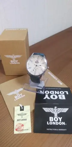 BOY LONDON　ヴィンテージ　腕時計　箱付　電池交換、動作確認済み