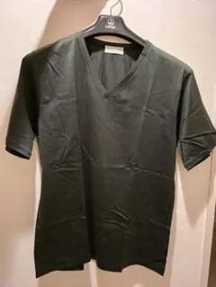 新品未使用TOMORROWLAND ダークグリーン Vネック Tシャツ