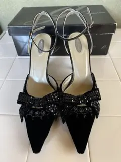 ［ストロベリーフィールズ］フォーマル 黒のベロアサンダル ビーズ リボン 結婚式