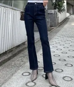 【骨格ストレート】美脚ピンタックフレアデニムパンツ
