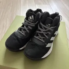adidas バスケットボールシューズ ブラック 21cmのサムネイル