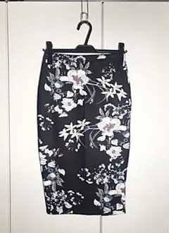【新品】花柄タイトスカート(SHEIN)シーイン　レディース　フェミニン　春夏物のサムネイル