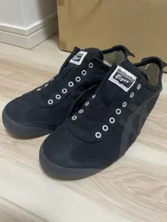 ブラック スニーカー