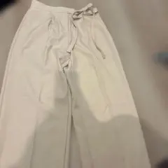 DAZY ホワイトパンツ　ウエストリボン