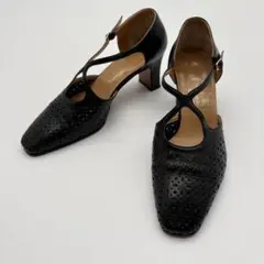 銀座ヨシノヤ パンチング レザー クロスストラップ パンプス 黒 22.5cmのサムネイル