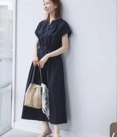 美品】ジャスグリッティー パールボタン付き ブラウス ネイビー 