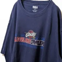 NBAクリーブランドキャバリアーズ ロゴ Tシャツ ネイビー紺色XL古着のサムネイル