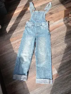 デニムのオーバーオールH&M ビンテージスタイルの漂白剤のサムネイル