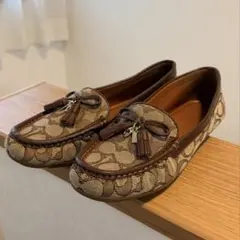 本日限定値引‼️美品‼️箱付❣️COACH モカシン ベージュ/ブラウン シグネチャー 2026年最新】COACH レディース モカシンの人気アイテム - メルカリ