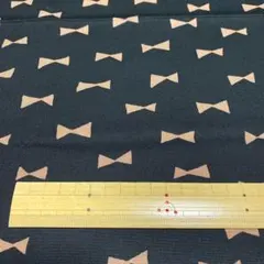 黒地 ベージュリボン リボン オックス 生地 ハギレ 布地